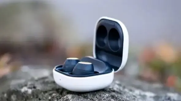 گلکسی بادز با برند Core: تجربه‌ای جدید با باتری پیشرفته‌تر