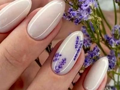 مدل‌ های ناخن مینیمال دخترانه طرح گل لوندر؛ شیک و زیبا