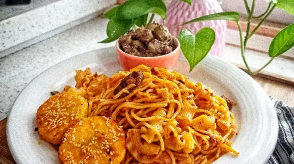 فیلم آموزش گام‌به‌گام تهیه ماکارانی با گوشت