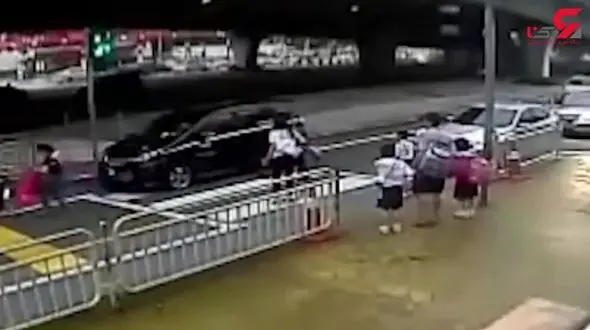 سرانجام نگاه نکردن به چپ و راست حین عبور از خیابان + تصویر