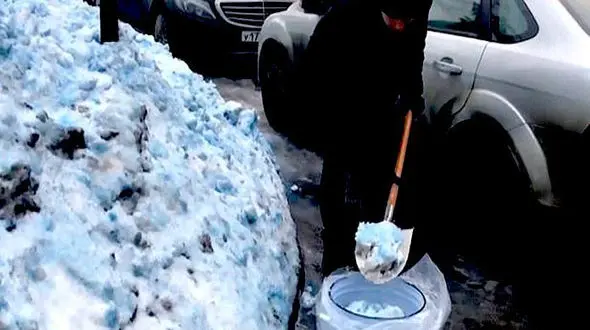 مردم روسیه از بارش برف آبی بهت زده شدند+عکس