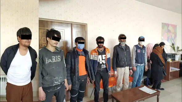 یک زن و 6 مرد عجیب ترین باند مخوف را هدایت می کردند + عکس