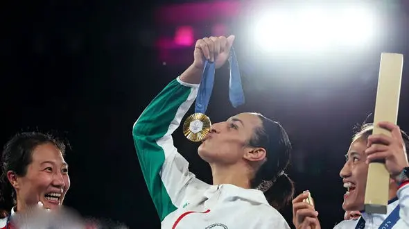 طلای المپیک بر گردن جنجالی ترین ورزشکار/این زن بالاخره طلا گرفت