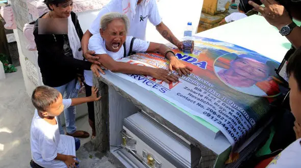 مواد مخدر را نابود کنید نه مردم را!