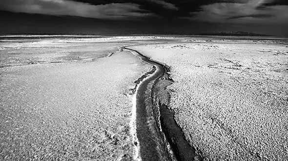 16سال بیشتر نداشتم که متوجه ارتباط زشت مادرم با جوانی غریبه شدم / مادرم پس از جدا یی صیغه آن پسر شد و من ...