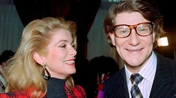 چوب حراج به لباس‌های ستاره سینما با برندی معروف