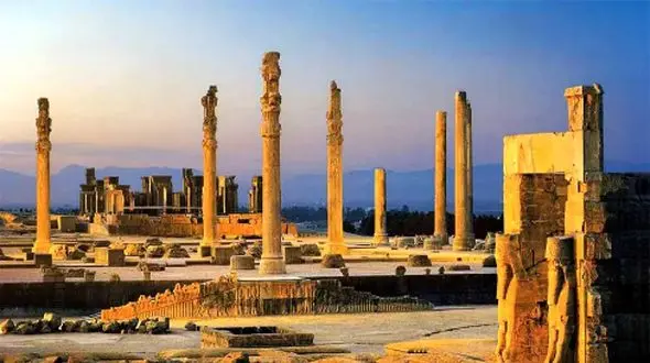 اولین عکس تخت‌ جمشید؛ سفری به 170 سال گذشته