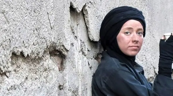 استایل زمستانی استثنایی و متفاوت نیلوفر رجایی فر، دختر داعشی سریال پایتخت در کافه ای شیک و سنتی