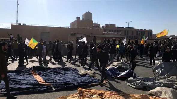 استفاده از محصول ایرانی در محوطه سفارت امریکا + فیلم