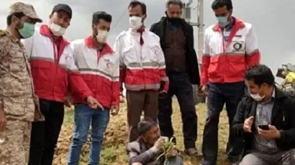 عکس / نجات پیرمرد ۹۴ ساله در ارتفاعات چادگان / او 3 روز ناپدید بود