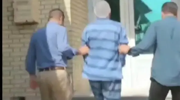 فیلم حمله مردان پلید به زن دزفولی در کوچه تاریک /  فیلم شیاطین بعد از بازداشت 