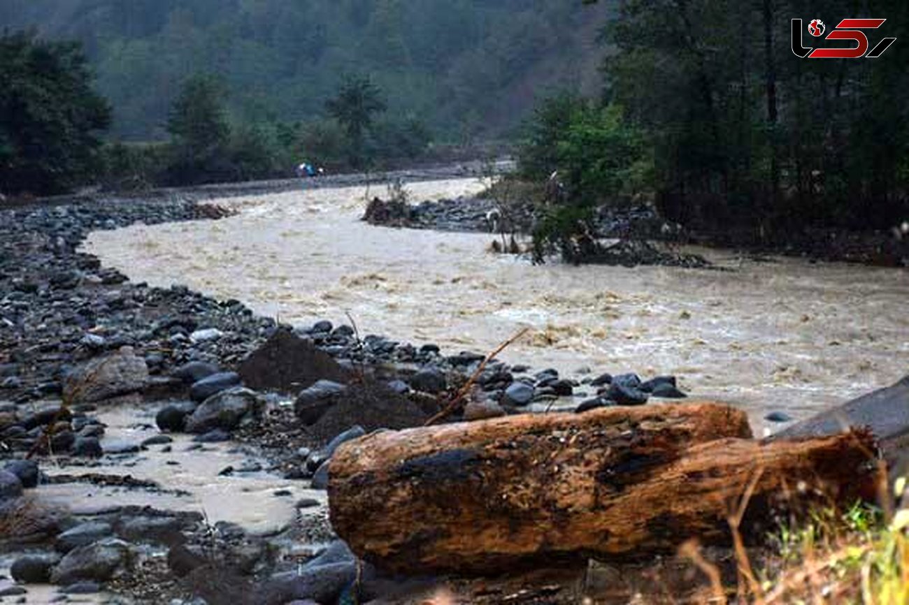 طغیان رودخانه شریفی مسیر تردد بشاگرد به میناب را مسدود کرد