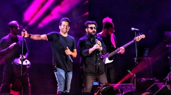 فیلم آواز باشکوه و احساسی رضا بهرام در کنسرت اتریش ! بنازم به این حنجره !