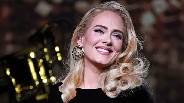 ناخن های ادل مظهر قدرت و زیبایی هستند