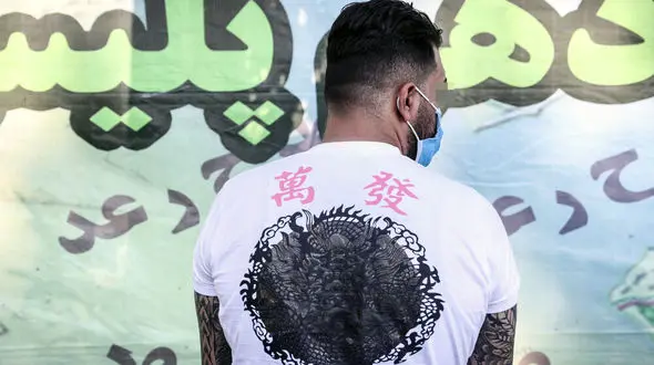 راز تحقیر آمیز گنده لات قوی هیکل با تتوهای خاص در تهران + عکس و فیلم گفتگو