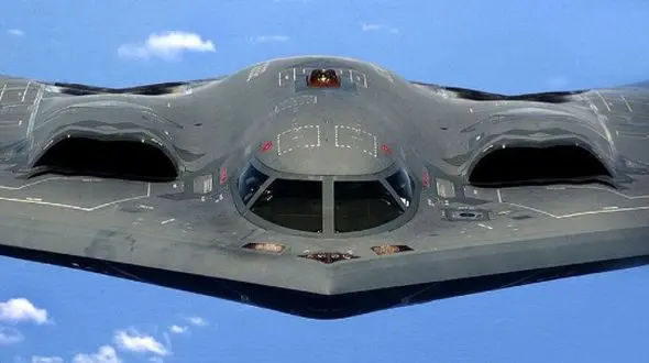 تصویری که از خط تولید بمب‌‌ افکن B-2 وایرال شد