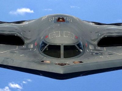 تصویری که از خط تولید بمب‌‌ افکن B-2 وایرال شد