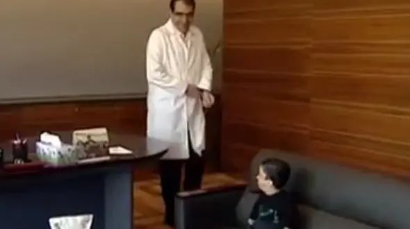 وزیر بهداشت کوچکترین مرد جهان را ویزیت کرد + فیلم