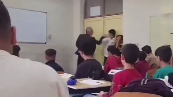 فیلم معلمی که ۳ دانش آموز را زیر چک و لگد و مشت گرفت! / واکنش آموزش و پرورش کرمانشاه !