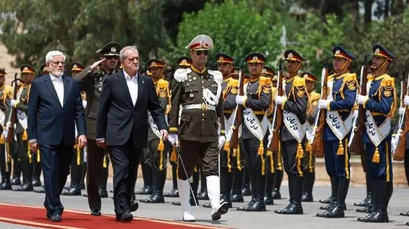 دکتر پزشکیان عازم عمان شد