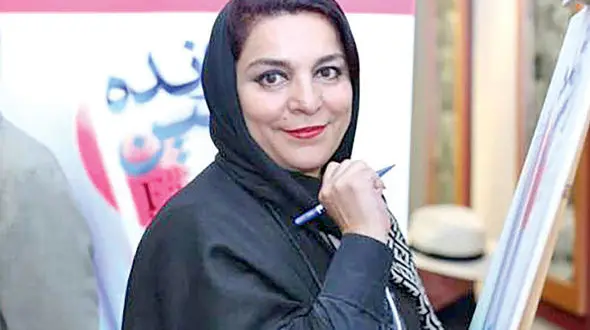 تهمینه میلانی از مدیر یک گالری شکایت کرد