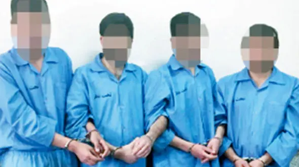 کشیدن قلیان در کوه پس از  زورگیری از کوهنوردان