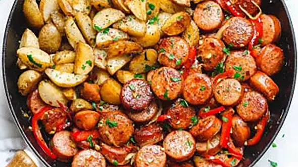طرز تهیه خوراک سوسیس سیب زمینی سریع و خوشمزه