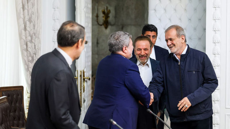  مسعود پزشکیان ، رئیس جمهور امروز با جمعی از وزرای سابق امور خارجه