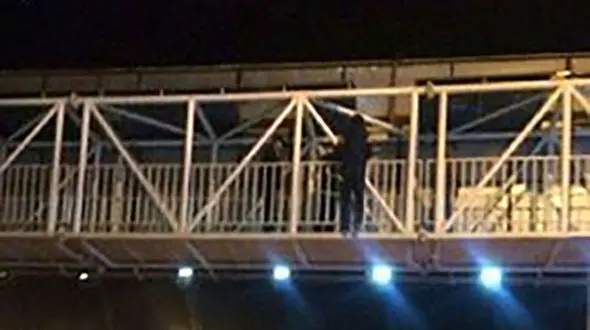 خودکشی مرد 35 ساله در میدان بهمن تهران + عکس