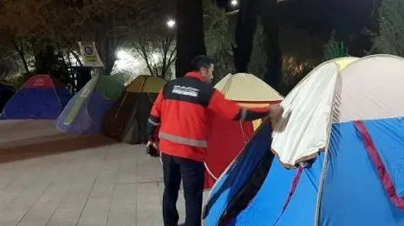 سایه مرگ روی کمپ مسافران نوروزی زیبا شهر / آتش نشانان به موقع رسیدند