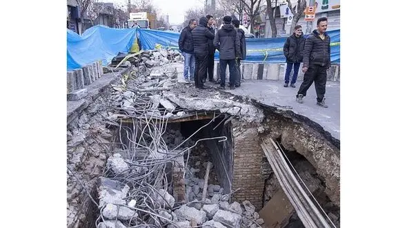 کشف حمام قدیمی زیر آسفالت خیابانی در تهران + عکس