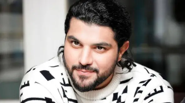 پشت صحنه جالب نمایش نبرد رستم و سهراب و بوسیدن دست فرامرز قربیان توسط سینا مهرداد