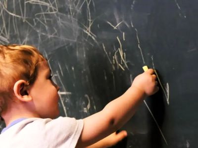 اختلال بیش فعالی (ADHD): علت‌ ها و راه‌ های تشخیص