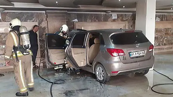 آتش خودروی لاکچری در پارکینگ خانه ای در جنت آباد + عکس