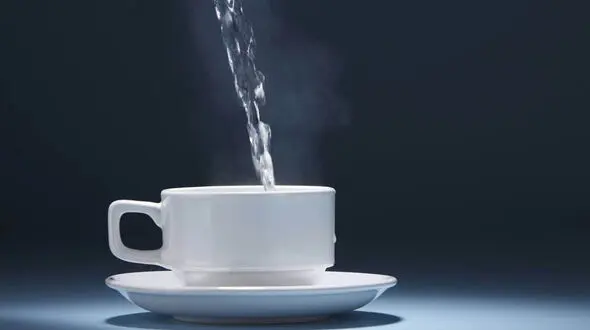 شروع روز با یک لیوان آب گرم 