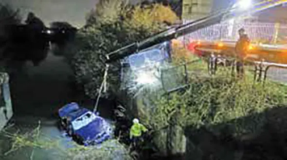 بلایی که سارقان ناشی بر سر خودروی لاکچری آوردند+ عکس