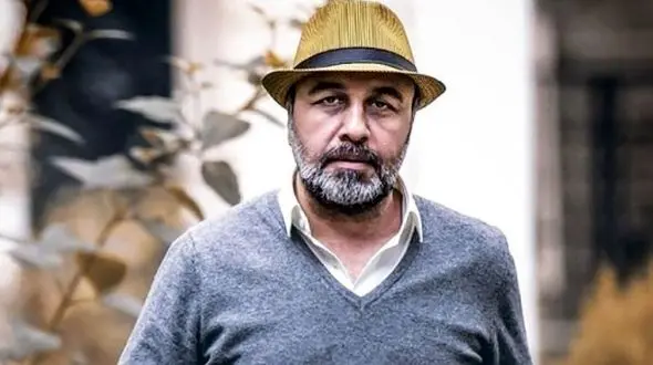 رضا عطاران: بصورت گسترده در اینستاگرام فعالیت دارم، 4 سال پیش جواد عزتی برام باز کرد، ولی یاد گرفتم خودم پست میذارم، کامنت نمیخونم فحش میدن / عطاران عسل لامصب عسل+ ویدئو