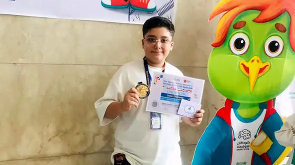 درخشش دانش‌آموز آبادانی در مسابقات نابغه‌ها؛ ابوالفضل شریفی سوپر قهرمان شد