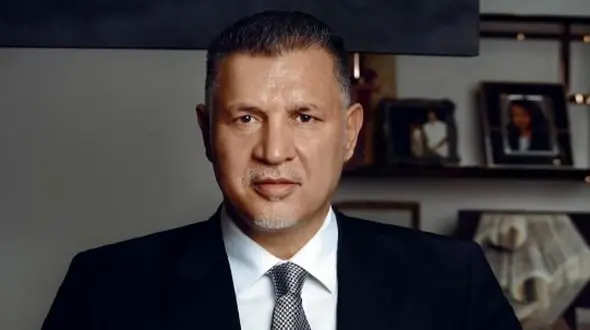 فیلم / علی دایی: بین دو نیمه بازی احمدی نژاد رو به رختکن راه ندادم ... ما یک هیچ جلو بودیم ایشون که اومد گفتم باختیم و همینطور هم شد اما بعدش اخراج شدم و...