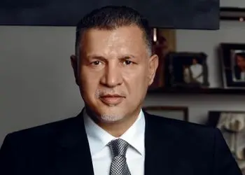 فیلم / علی دایی: بین دو نیمه بازی احمدی نژاد رو به رختکن راه ندادم ... ما یک هیچ جلو بودیم ایشون که اومد گفتم باختیم و همینطور هم شد اما بعدش اخراج شدم و...