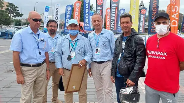 کریمی: یک شبه نمی‌توان به جنگ مشکلات دوچرخه سواری رفت