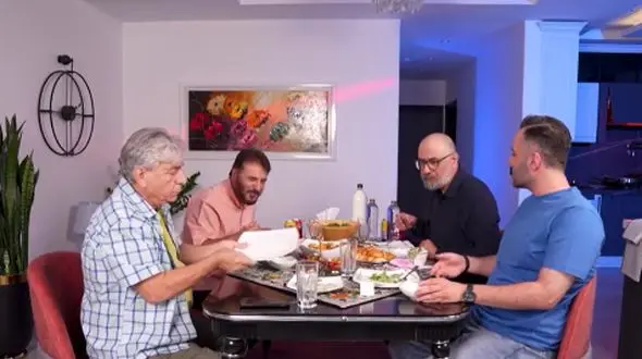 چیدمان منزل مدرن سیاوش مفیدی در برنامه «شام ایرانی» / از مبلمان و کابینت‌های اروپایی آشپزخانه تا تابلوی هنری!