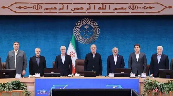 مردم را به خودی و غیرخودی تقسیم نکنیم / مسئولان با همه توان به دنبال خدمت‌گزاری خالصانه هستند