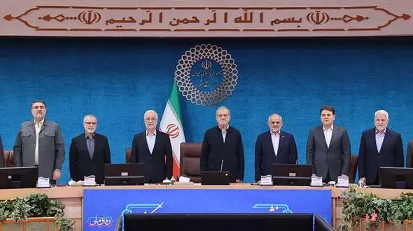 مردم را به خودی و غیرخودی تقسیم نکنیم / مسئولان با همه توان به دنبال خدمت‌گزاری خالصانه هستند