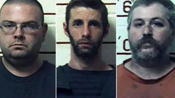 پرونده ای عجیب / دستگیری ۳ آمریکایی به جرم اقدام نامتعارف با اسب، گاو و سگ+ عکس
