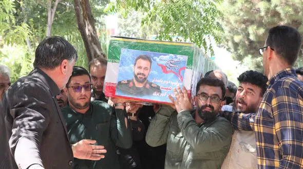 پیکر شهید «جعفر کهریزی» از شهدای هوافضای سپاه در کرمانشاه تشییع شد+عکس