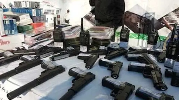فروش اسلحه به تبهکاران تهرانی در اسباب بازی فروشی قیطریه +عکس 