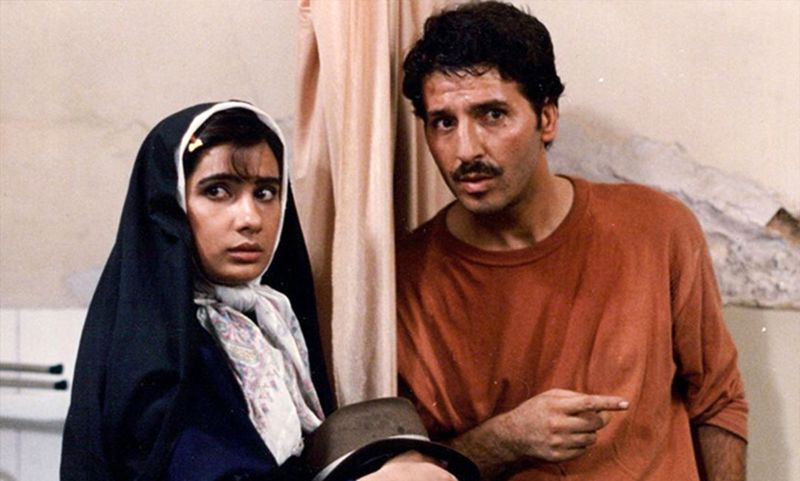 عکسی از ابوالفضل پورعرب و عاطفه رضوی در نمایی از فیلم نرگس 1370