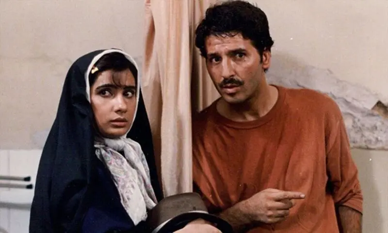 عکسی از ابوالفضل پورعرب و عاطفه رضوی در نمایی از فیلم نرگس 1370