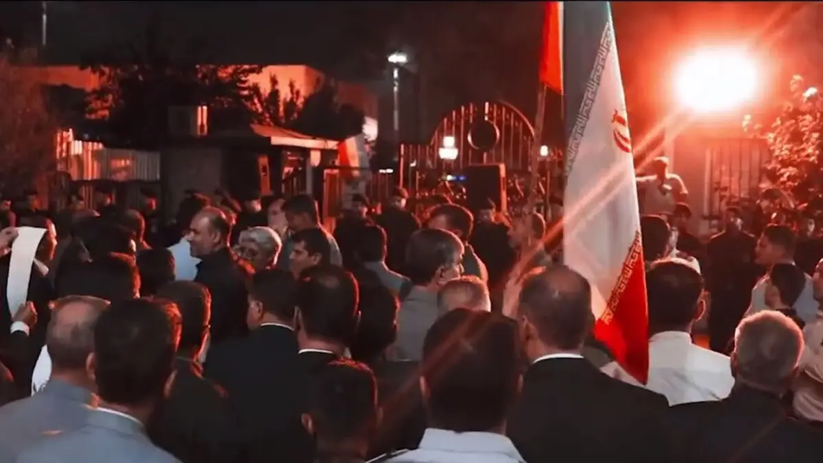 استقبال مردم و اعضای دولت از پزشکیان پس از بازگشت از آمریکا